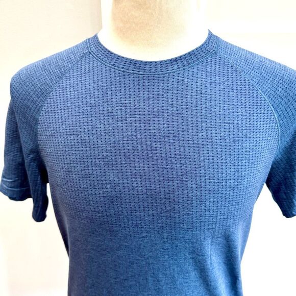 Lululemon Metal Vent 2.0 Performance T-Shirt. Blue. Medium. - Picture 2 of 7